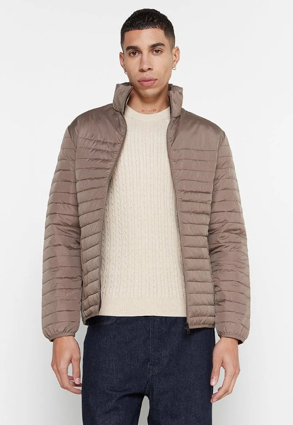 geaca matlasata barbati bej taupe
geaca barbati sezon rece culoare bej
geaca matlasata barbati vedere fata
geaca barbati casual iarna