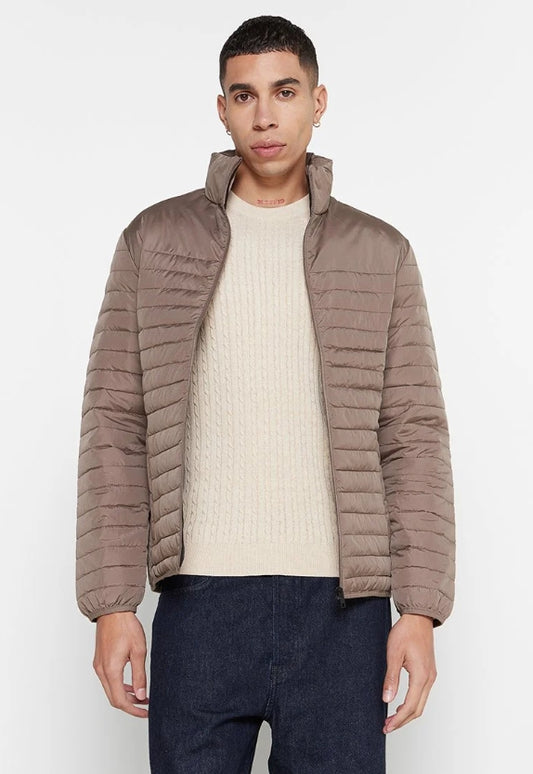 geaca matlasata barbati bej taupe
geaca barbati sezon rece culoare bej
geaca matlasata barbati vedere fata
geaca barbati casual iarna